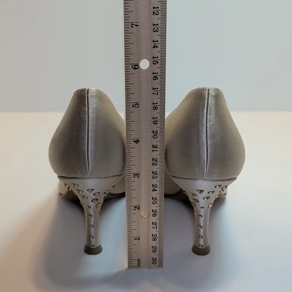 St. John Satin Embellished Studded Formal Evening Heels Size 8